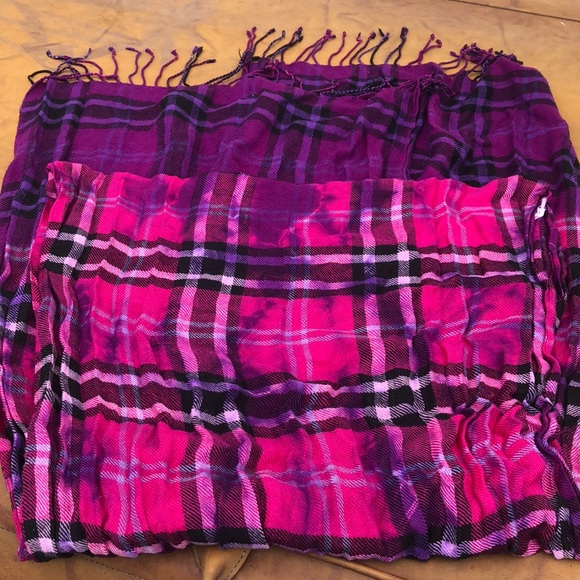 3/$20 Pink & purple tie dye tassel oblong scarf - Picture 3 of 4